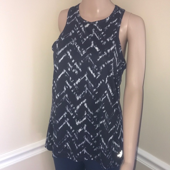 ⭐️ North Face On the Go Tank - Picture 8 of 8